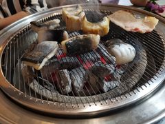 -围炉肉舍•炭烤活鳗•丹东海鲜烤肉(步行街店)