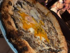 招牌黑松露温泉蛋披萨-IL TEATRO 精品意大利餐厅