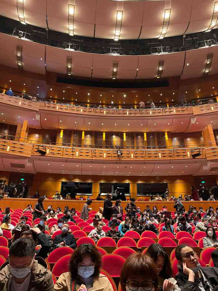 上海大剧院-"和朋友一起来看剧的.坐在二楼这次.以为.