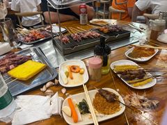 -哈尔滨小酒馆·鲜肉现穿自助烧烤(康新花园店)