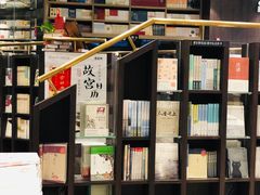 -钟书阁(群光广场店)