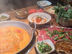 -野山舂·贵州现舂酸汤火锅(鸿通城店)