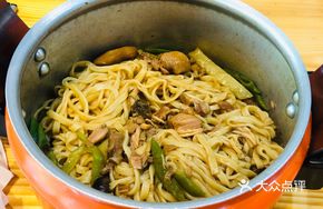 Stewed Chicken and Mushroom Noodles