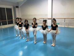 -西安小天鹅艺术团(曲江Alice店)