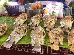 -席娜卡琳火车铁道夜市