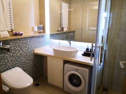 -海豚湾高端月子会所(黄浦店)