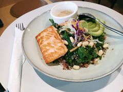 煎三文鱼超级能量碗-Cafe Mersey默西咖啡(西交店)