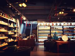 -LEO CAFE