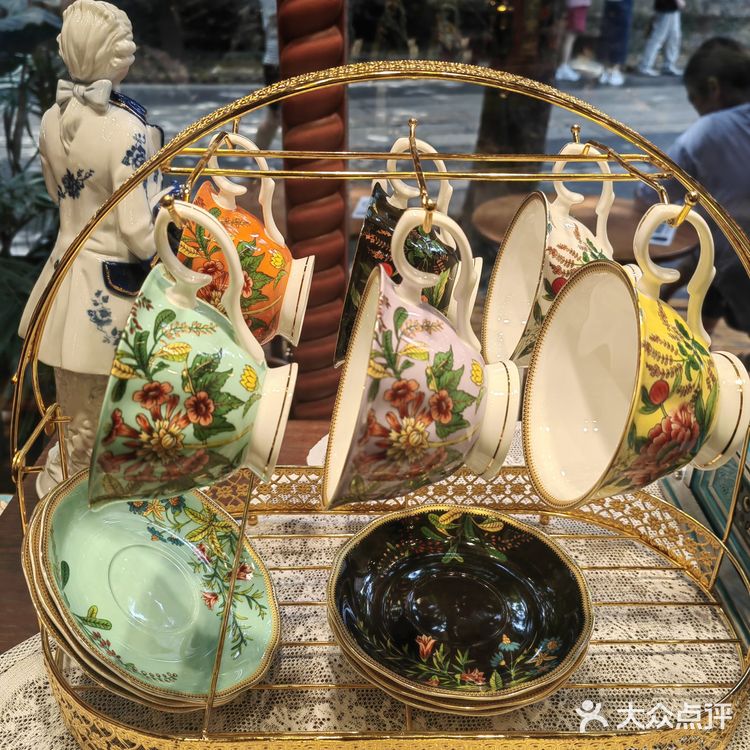 掉进爱丽丝的兔子洞！布兰兔的植物庄园下午茶