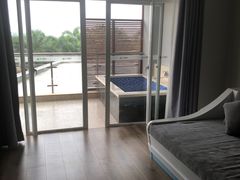 -皇马海口湾海景酒店(万绿园秀英港店)