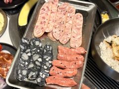 -山野的朋友露营炭火烤肉