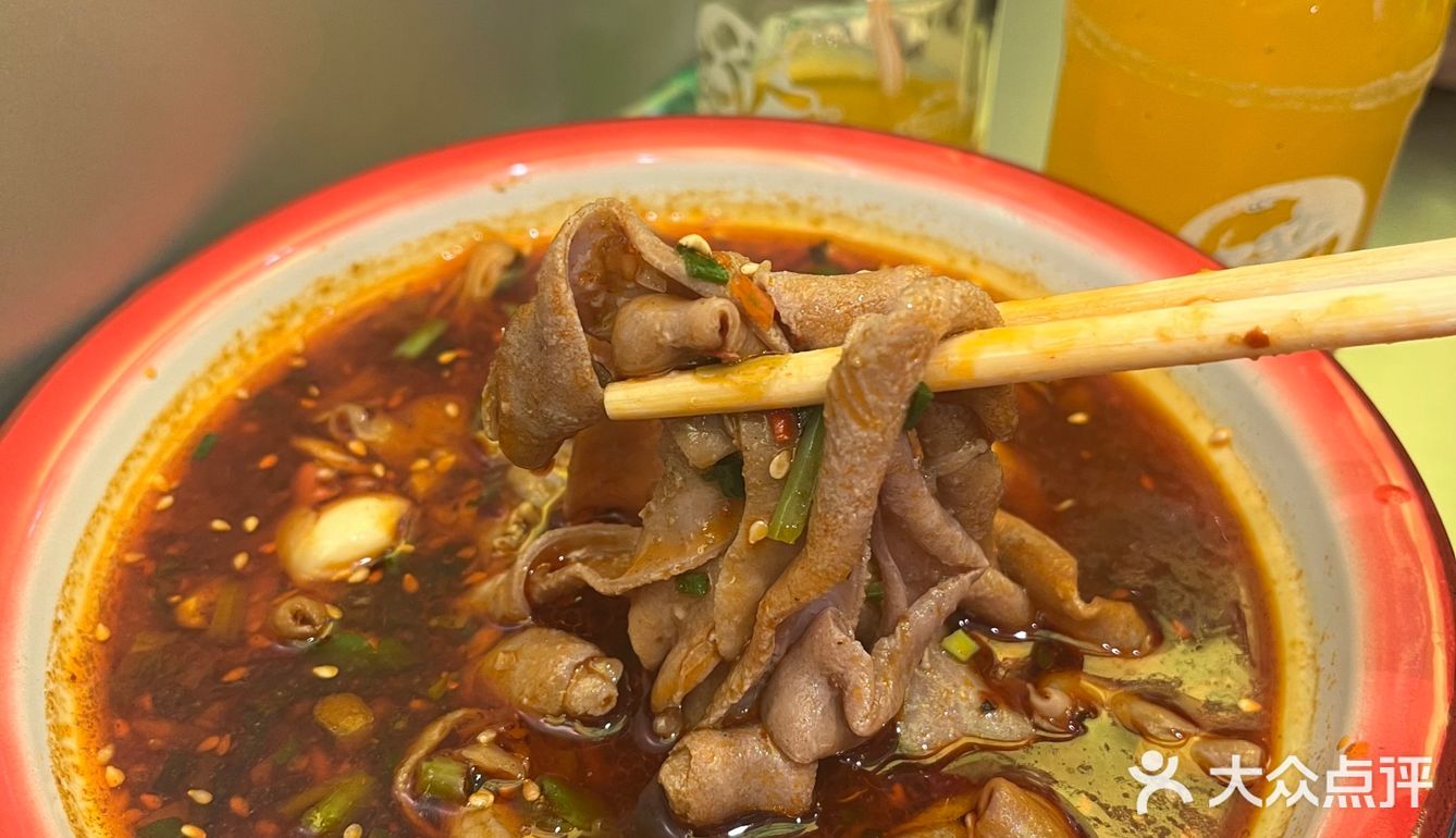 万物皆可烫！大盘子是他们家特色！一盘满满成都味道