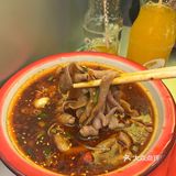 万物皆可烫！大盘子是他们家特色！一盘满满成都味道