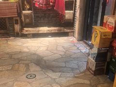 -老牌坊云南鱼豆花火锅(爱建店)
