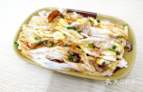 Braised Mushroom and Minced Pork in Egg Roll