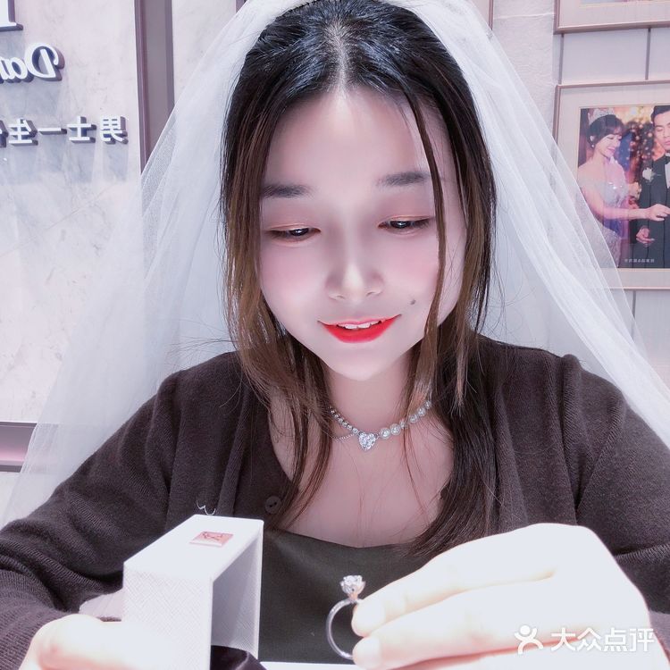 一生只爱一人,当然送她独属于她的DR钻戒!