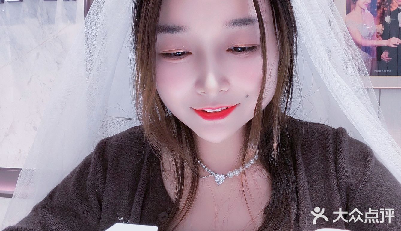 一生只爱一人，当然送她独属于她的DR钻戒！