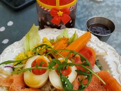 溏心蛋烟熏三文鱼色拉-玛格萝妮比萨屋(四平店)