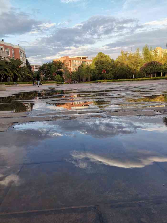 雲南財經大學龍泉校區