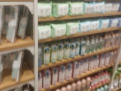 -名创优品(北京新中关购物中心地铁层店)