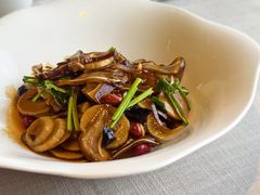泡蒜香拌猪耳朵-一澜江宴·江景地标楚菜(江滩公园店)