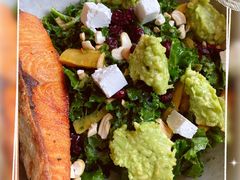 煎三文鱼牛油果色拉-wagas(暖山店)