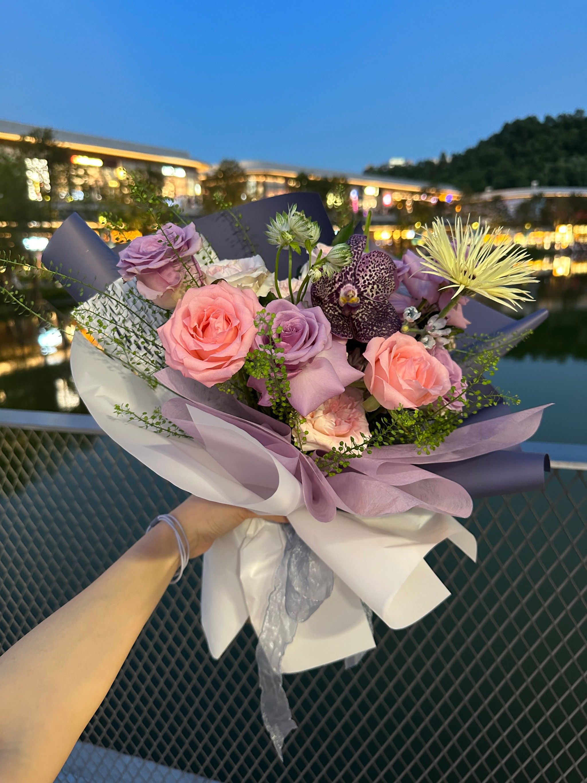 

#紫色花束 
#看到好看的花一定要分享给你 
#鲜花