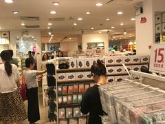 -名创优品(北京新中关购物中心地铁层店)
