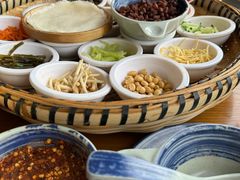 -包整·丝娃娃(一览甲秀楼风景店)