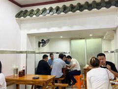 大堂-红帽叔叔包子