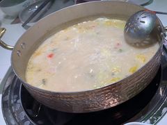 -洪氏嗨捞·广东猪肚鸡·椰子鸡火锅(西咸万象城店)