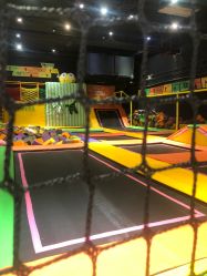 -蹦蹦跳跳(新奥购物中心店)