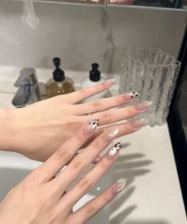 -尼巫美甲美睫·皮肤管理