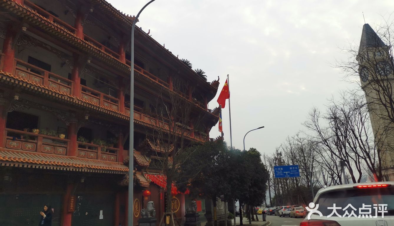 南滨路钟楼广场