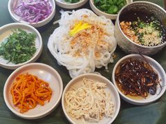 -银米·云南传统过桥米线(双廊黑金冠店)
