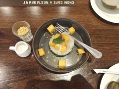 -Chom Cafe and Restaurant