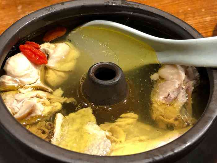 「云南经典汽锅鸡」鸡汤很