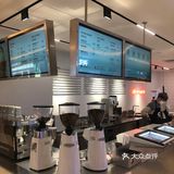 雪糕堪比哈根达斯。就是店内座位不多，只有三个