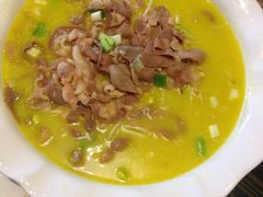 酸汤肥牛-南京金牛湖巨碗鱼头