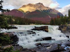 -阿萨巴斯卡瀑布观景点