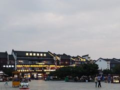 -巴陵广场