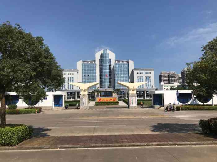 市政广场-"[美甲]市政广场位于琼海市政府南边,市民."-大众点评移动版