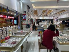 -美式眼镜·授权蔡司.依视路.尼康.豪雅.明月(人民广场店)
