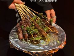 -何师烧烤Pro ·江湖川菜·小龙虾·精酿啤酒(太古里旗舰店)