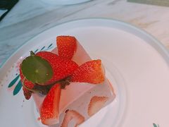 草莓外交官-蜜桃花开·中西融合菜E&W(南长街店)