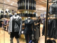 -lululemon(上海浦东IFC店)