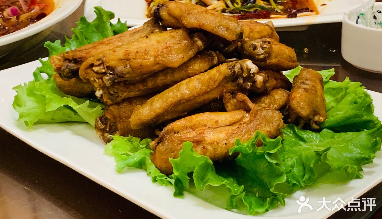 猪耳朵，牛头肉，凉粉，都不错，西湖牛肉羹，肚丝汤