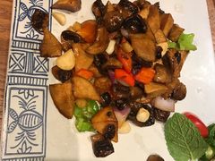 -云海肴·汽锅鸡·云南菜(天山百盛优客店)