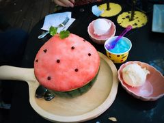 -莓园冰淇淋店