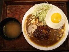 口蘑汉堡排咖喱饭-金龙咖喱